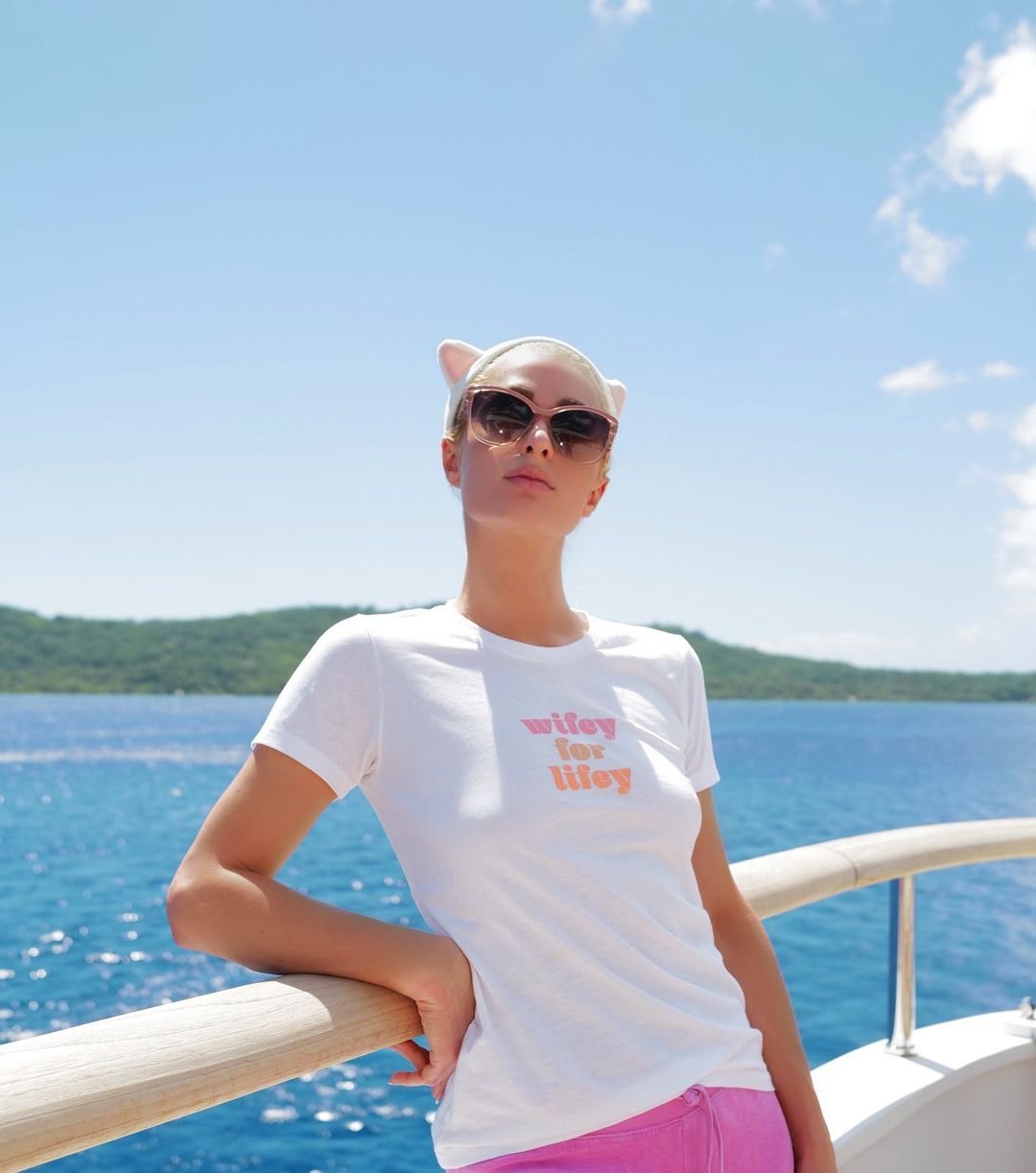 Paris Hilton Honeymoon In Bora Bora (1)