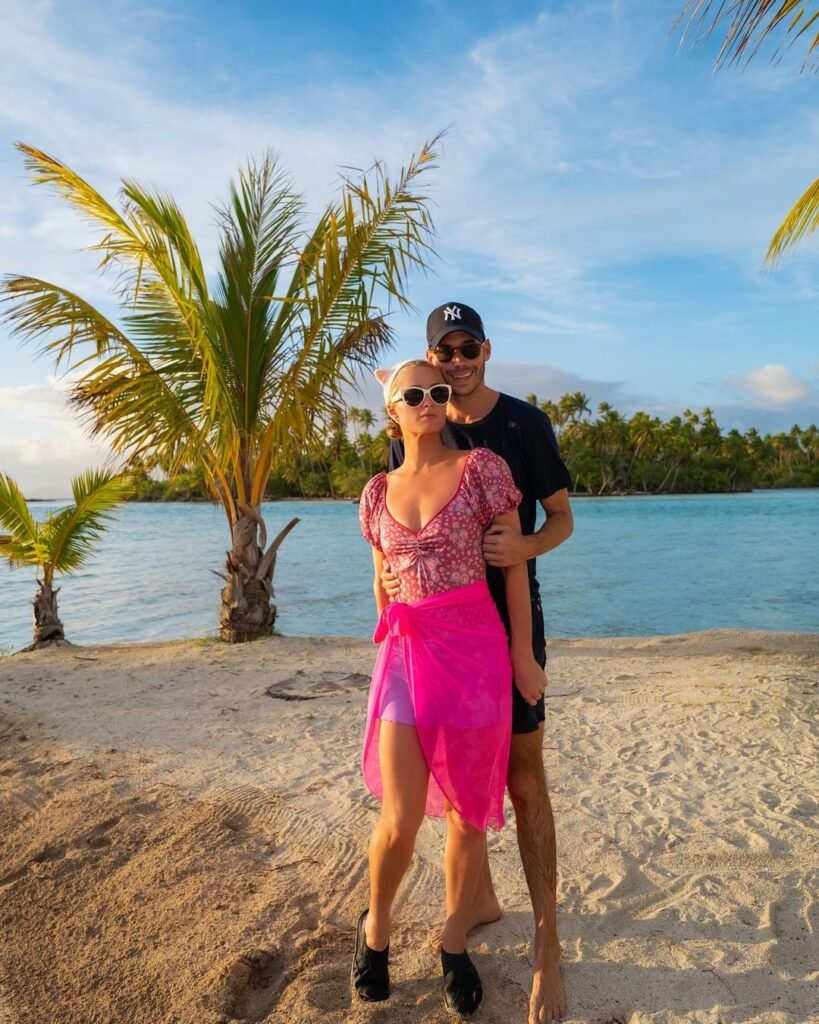 Paris Hilton Honeymoon In Bora Bora (11)
