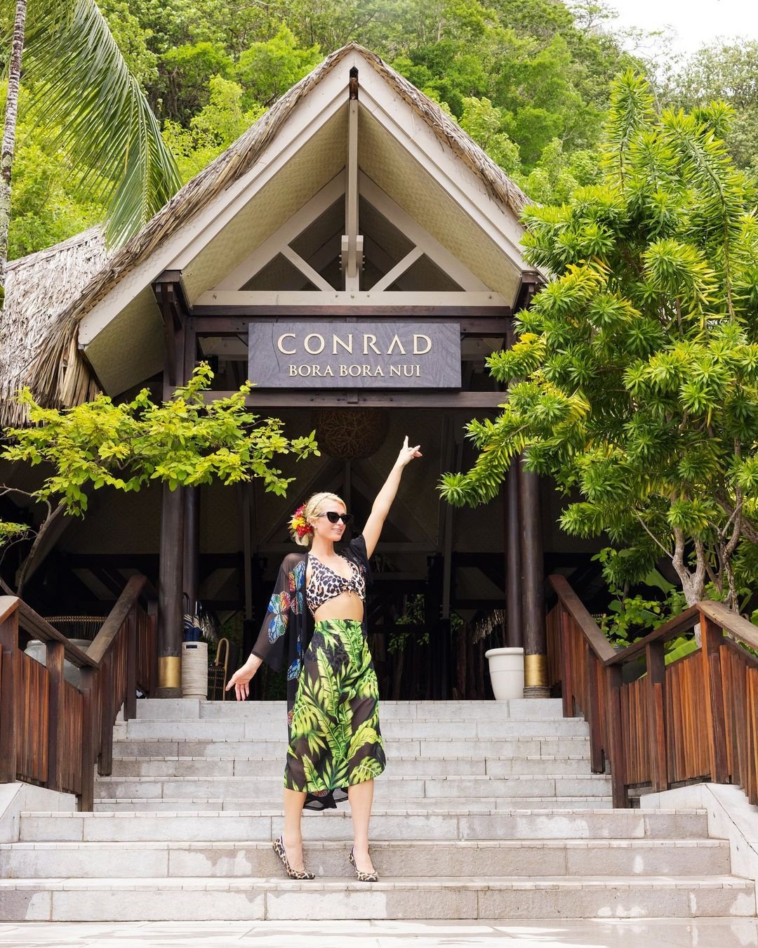 Paris Hilton Honeymoon In Bora Bora (4)