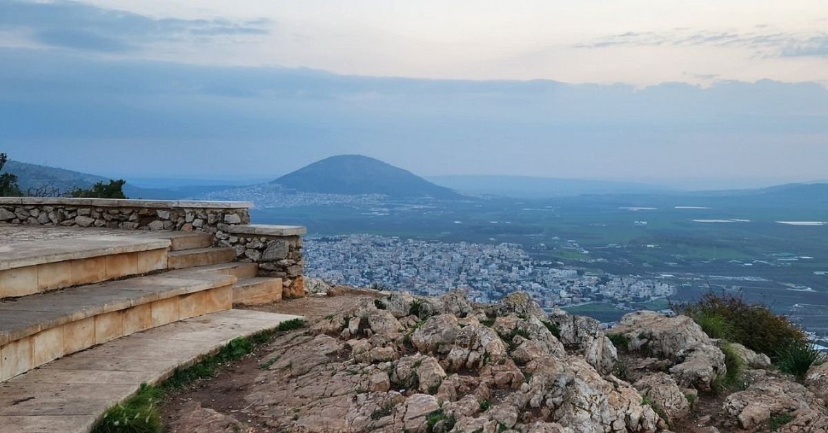 A stunning view from Mount Precipice overlooking Nazareth, capturing the essence of its hidden scenic beauty.